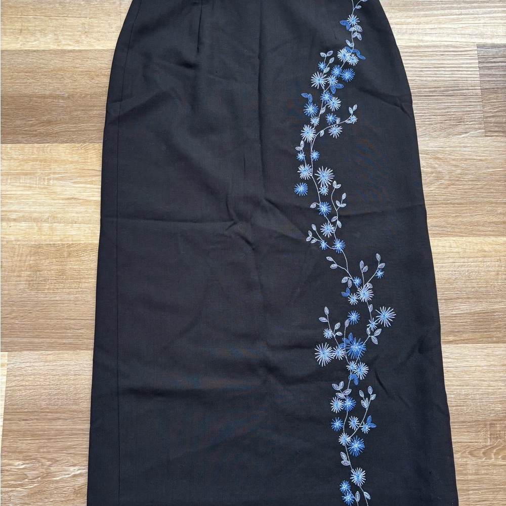 LOFT Black Pencil Skirt with Blue Floral Design 90s